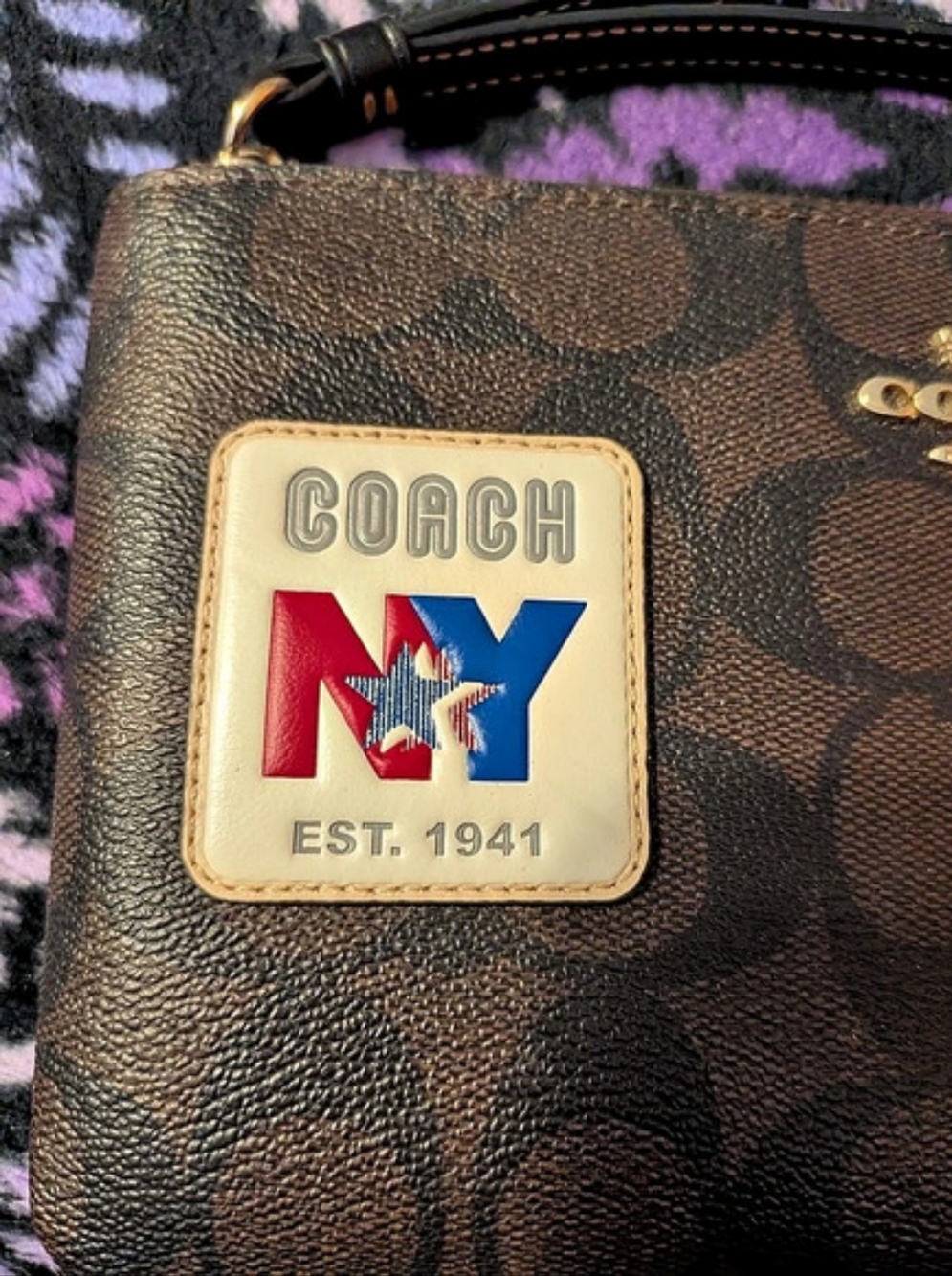Coach Style #CF457 Large Corner Zip Wristlet In Signature Canvas W/ Ski Patches - Picture 5 of 12